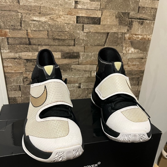 Nike - Picture 5 of 11